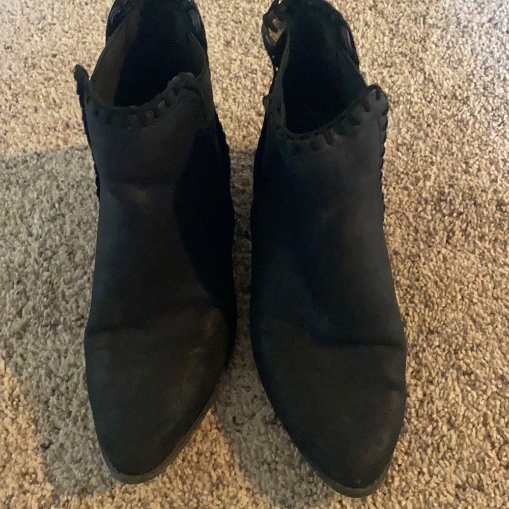 Soda , black size 7 booties